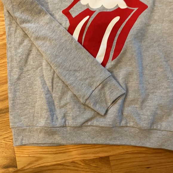 NWT Treasure & Bond Rolling Stones BAND GRAPHIC SWEATSHIRT IN GREY - Picture 4 of 9